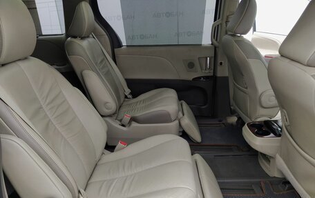 Toyota Sienna III, 2012 год, 2 500 000 рублей, 24 фотография