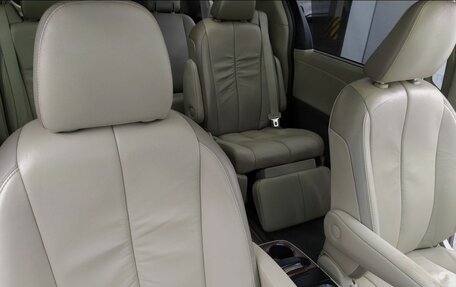 Toyota Sienna III, 2012 год, 2 500 000 рублей, 23 фотография