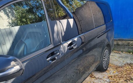 Mercedes-Benz V-Класс, 2017 год, 3 950 000 рублей, 4 фотография