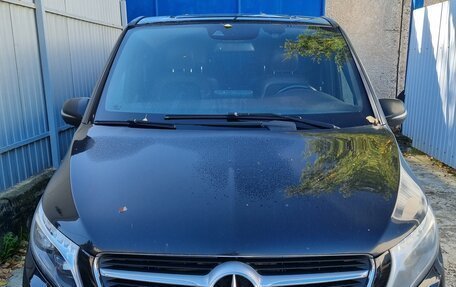 Mercedes-Benz V-Класс, 2017 год, 3 950 000 рублей, 2 фотография