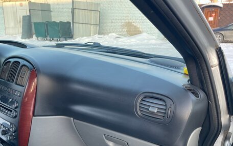 Chrysler Voyager IV, 2004 год, 750 000 рублей, 26 фотография