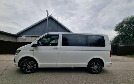 Volkswagen Caravelle T6 рестайлинг, 2017 год, 2 350 000 рублей, 2 фотография