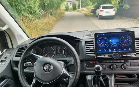 Volkswagen Caravelle T6 рестайлинг, 2017 год, 2 350 000 рублей, 6 фотография
