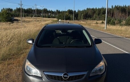 Opel Astra J, 2011 год, 790 000 рублей, 1 фотография