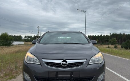 Opel Astra J, 2011 год, 790 000 рублей, 2 фотография