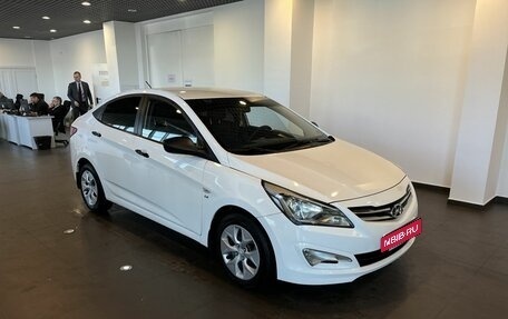 Hyundai Solaris II рестайлинг, 2015 год, 1 050 000 рублей, 1 фотография