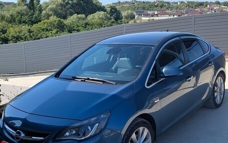Opel Astra J, 2013 год, 810 000 рублей, 1 фотография