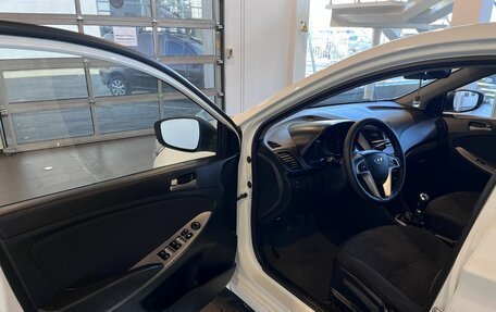 Hyundai Solaris II рестайлинг, 2015 год, 1 050 000 рублей, 21 фотография
