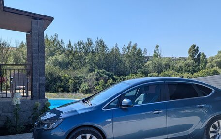 Opel Astra J, 2013 год, 810 000 рублей, 2 фотография