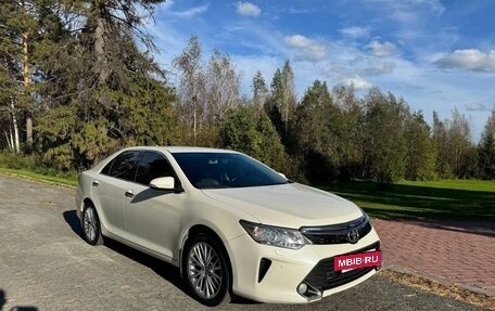Toyota Camry, 2017 год, 2 570 000 рублей, 10 фотография