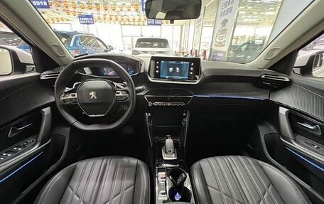 Peugeot 2008 II, 2023 год, 1 450 000 рублей, 8 фотография