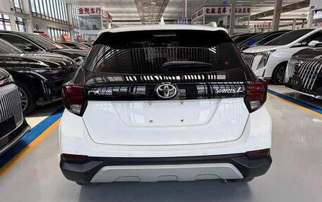 Toyota Yaris XP150 рестайлинг, 2022 год, 990 000 рублей, 3 фотография