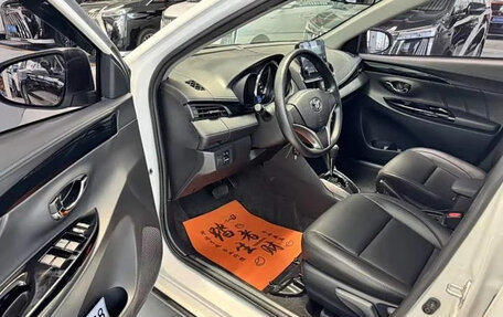 Toyota Yaris XP150 рестайлинг, 2022 год, 990 000 рублей, 7 фотография