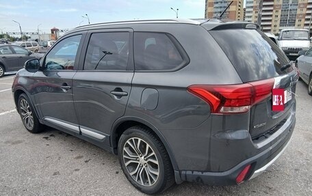 Mitsubishi Outlander III рестайлинг 3, 2015 год, 1 370 000 рублей, 4 фотография