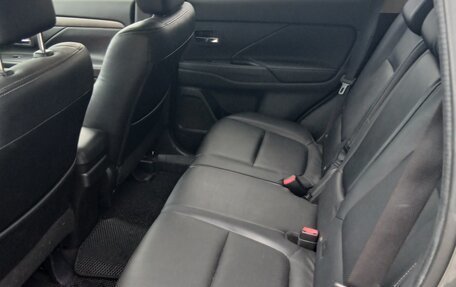 Mitsubishi Outlander III рестайлинг 3, 2015 год, 1 370 000 рублей, 7 фотография