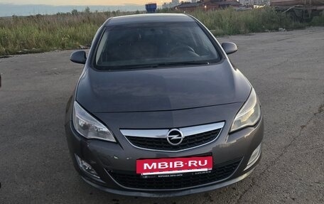 Opel Astra J, 2010 год, 490 000 рублей, 2 фотография