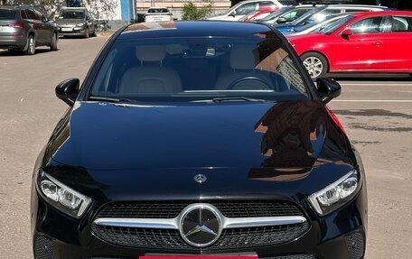 Mercedes-Benz A-Класс, 2019 год, 2 780 000 рублей, 2 фотография