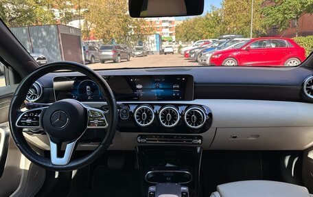 Mercedes-Benz A-Класс, 2019 год, 2 780 000 рублей, 10 фотография
