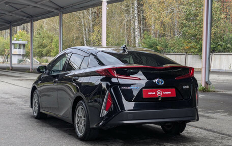 Toyota Prius IV XW50, 2017 год, 1 894 900 рублей, 5 фотография