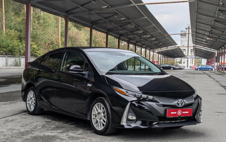 Toyota Prius IV XW50, 2017 год, 1 894 900 рублей, 2 фотография