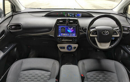 Toyota Prius IV XW50, 2017 год, 1 894 900 рублей, 8 фотография
