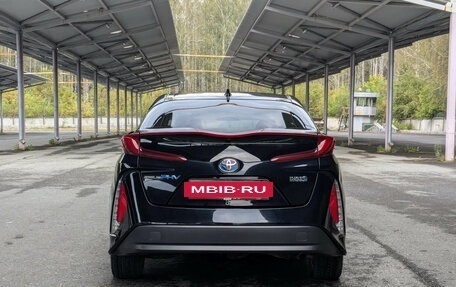 Toyota Prius IV XW50, 2017 год, 1 894 900 рублей, 6 фотография