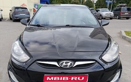 Hyundai Solaris II рестайлинг, 2012 год, 450 000 рублей, 1 фотография