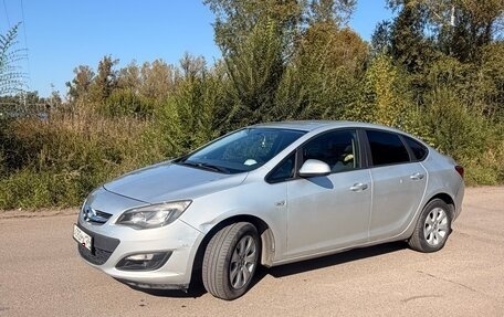 Opel Astra J, 2014 год, 910 000 рублей, 2 фотография