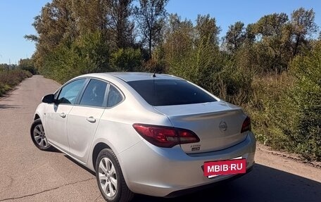 Opel Astra J, 2014 год, 910 000 рублей, 4 фотография