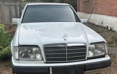 Mercedes-Benz E-Класс, 1992 год, 250 000 рублей, 1 фотография
