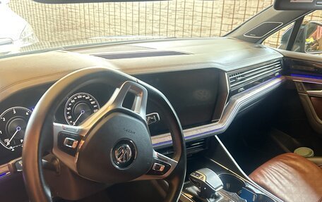 Volkswagen Touareg III, 2019 год, 4 350 000 рублей, 3 фотография