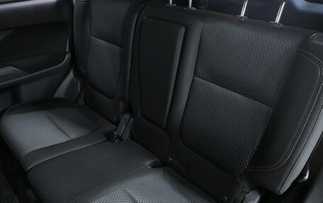 Mitsubishi Outlander III рестайлинг 3, 2019 год, 1 830 000 рублей, 16 фотография