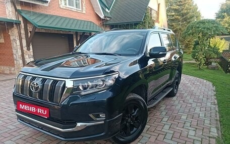 Toyota Land Cruiser Prado 150 рестайлинг 2, 2020 год, 5 990 000 рублей, 3 фотография