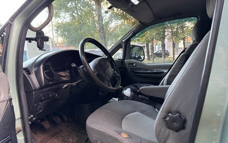 Hyundai H-1 II рестайлинг, 2006 год, 800 000 рублей, 1 фотография