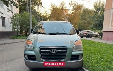 Hyundai H-1 II рестайлинг, 2006 год, 800 000 рублей, 17 фотография