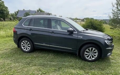 Volkswagen Tiguan II, 2017 год, 2 400 000 рублей, 3 фотография