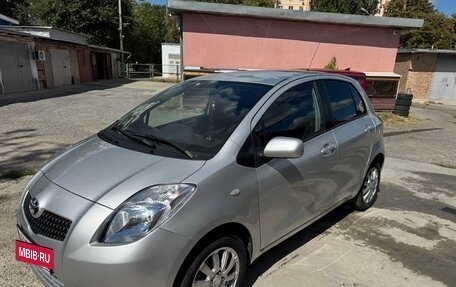 Toyota Yaris III рестайлинг, 2008 год, 595 000 рублей, 2 фотография