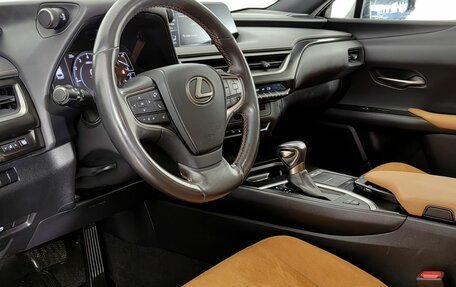 Lexus UX I, 2020 год, 2 700 000 рублей, 15 фотография