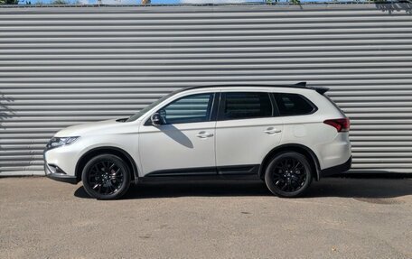 Mitsubishi Outlander III рестайлинг 3, 2022 год, 2 950 000 рублей, 20 фотография