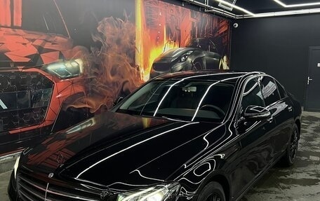Mercedes-Benz E-Класс, 2020 год, 3 300 000 рублей, 4 фотография