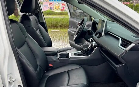 Toyota RAV4, 2022 год, 3 525 000 рублей, 5 фотография
