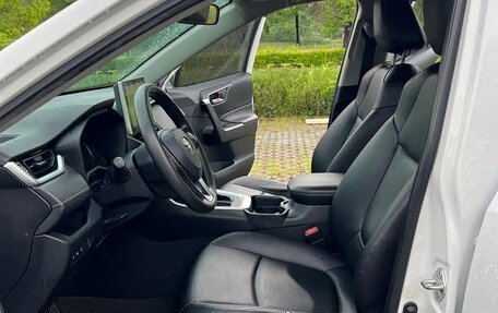 Toyota RAV4, 2022 год, 3 525 000 рублей, 8 фотография