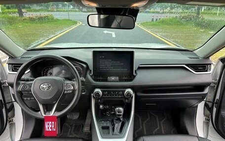 Toyota RAV4, 2022 год, 3 525 000 рублей, 9 фотография