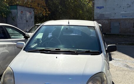 Toyota Vitz, 2000 год, 260 000 рублей, 2 фотография