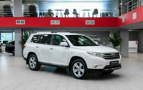 Toyota Highlander III, 2012 год, 1 850 000 рублей, 3 фотография