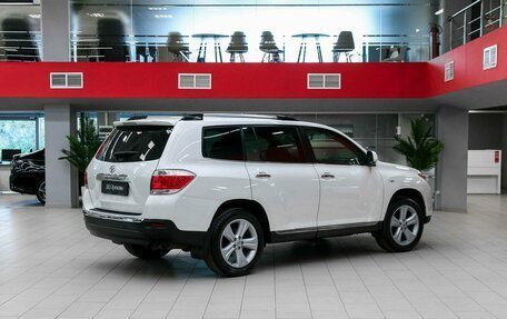Toyota Highlander III, 2012 год, 1 850 000 рублей, 2 фотография