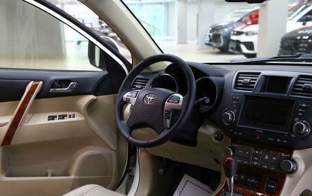 Toyota Highlander III, 2012 год, 1 850 000 рублей, 11 фотография