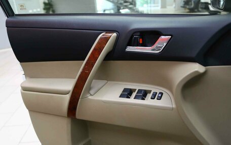 Toyota Highlander III, 2012 год, 1 850 000 рублей, 10 фотография