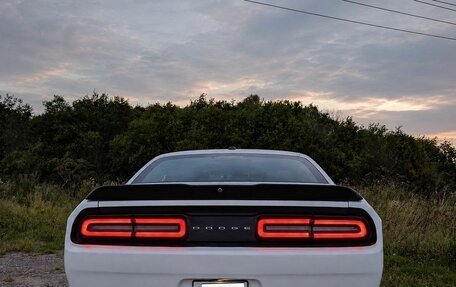 Dodge Challenger III рестайлинг 2, 2016 год, 3 300 000 рублей, 2 фотография