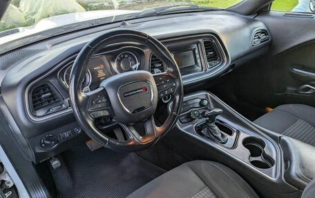 Dodge Challenger III рестайлинг 2, 2016 год, 3 300 000 рублей, 8 фотография